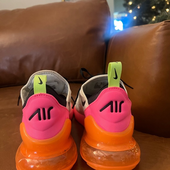 Women’s Nike Air Max 270 - Picture 3 of 6